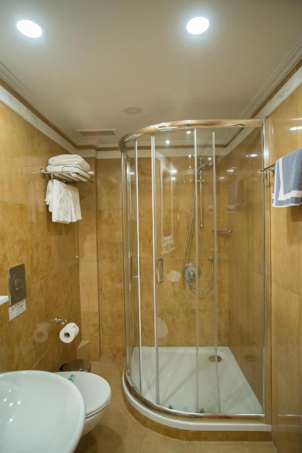 Byzantino Hotel Патри Екстер'єр фото