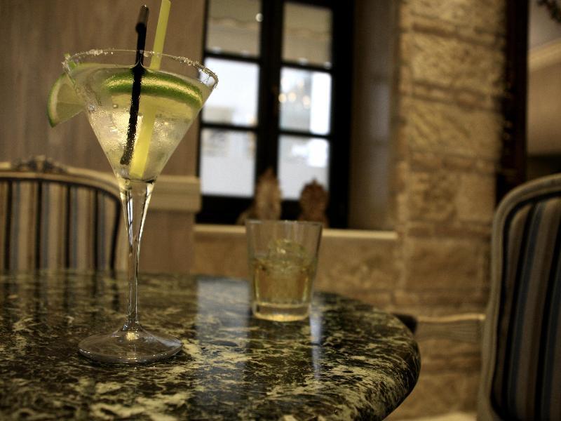 Byzantino Hotel Патри Екстер'єр фото